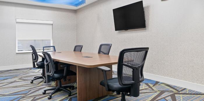 holiday inn express and suites macon north
