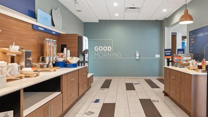 holiday inn express and suites macon north