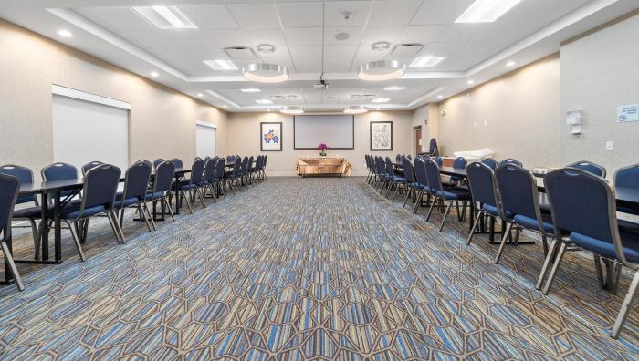 holiday inn express and suites macon north