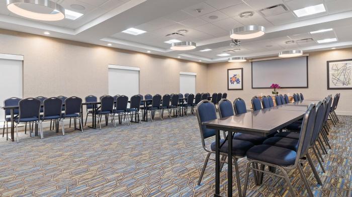 holiday inn express and suites macon north