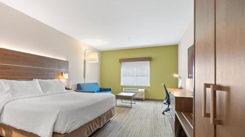 holiday inn express and suites macon north