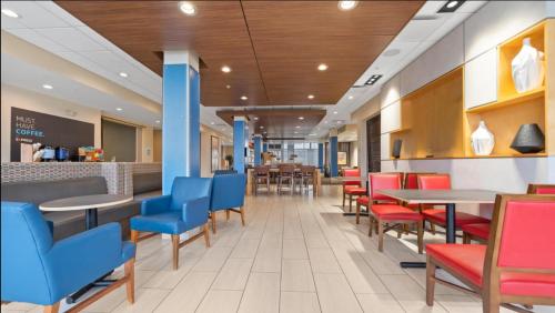 holiday inn express and suites macon north
