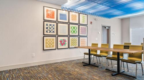 holiday inn express and suites macon north