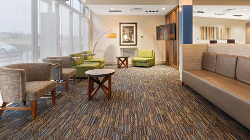 holiday inn express and suites macon north