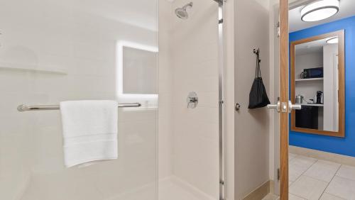 holiday inn express and suites macon north