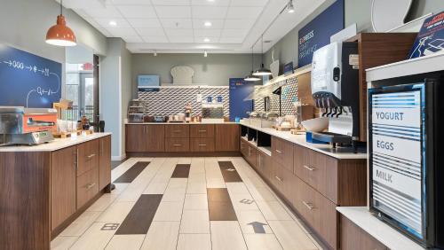 holiday inn express and suites macon north