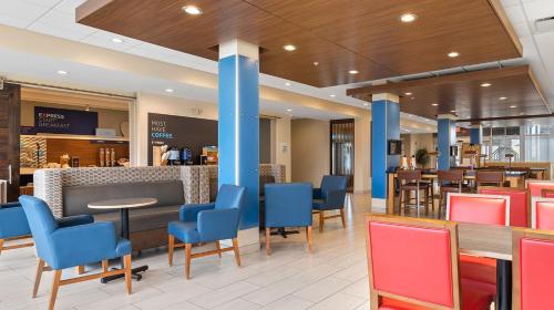 holiday inn express and suites macon north
