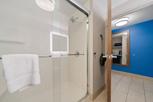 holiday inn express and suites macon north