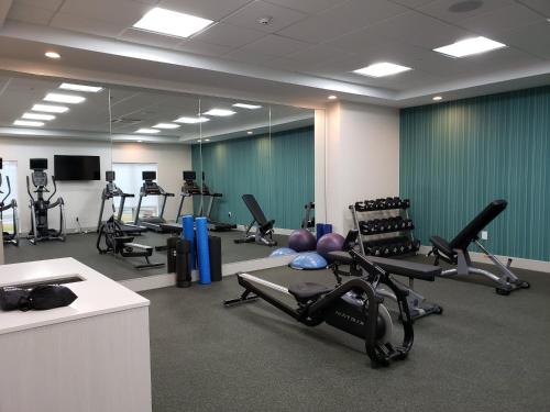 holiday inn express and suites macon north