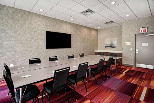 home2 suites by hilton columbus downtown