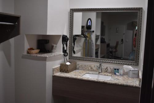 grand villa inn and suites humble