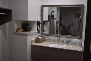 grand villa inn and suites humble