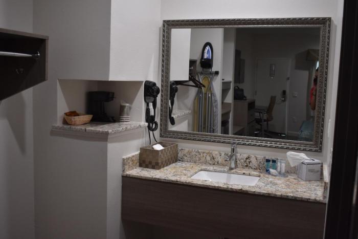 grand villa inn and suites humble