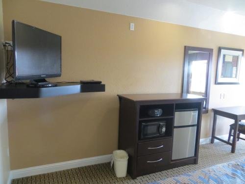 palace inn beltway 8 and westview