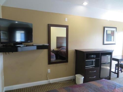 palace inn beltway 8 and westview