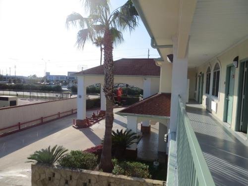 palace inn beltway 8 and westview