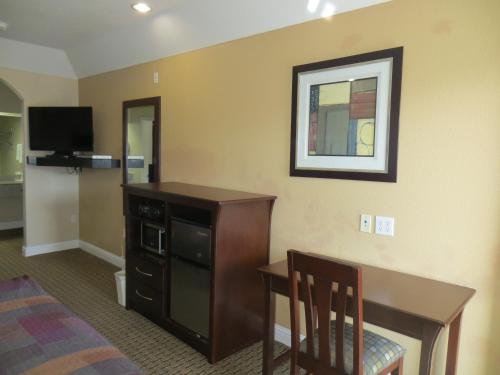 palace inn beltway 8 and westview