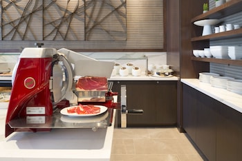 ac hotel by marriott boston cleveland circle