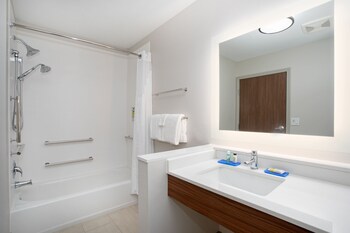 holiday inn express and suites dakota dunes event center
