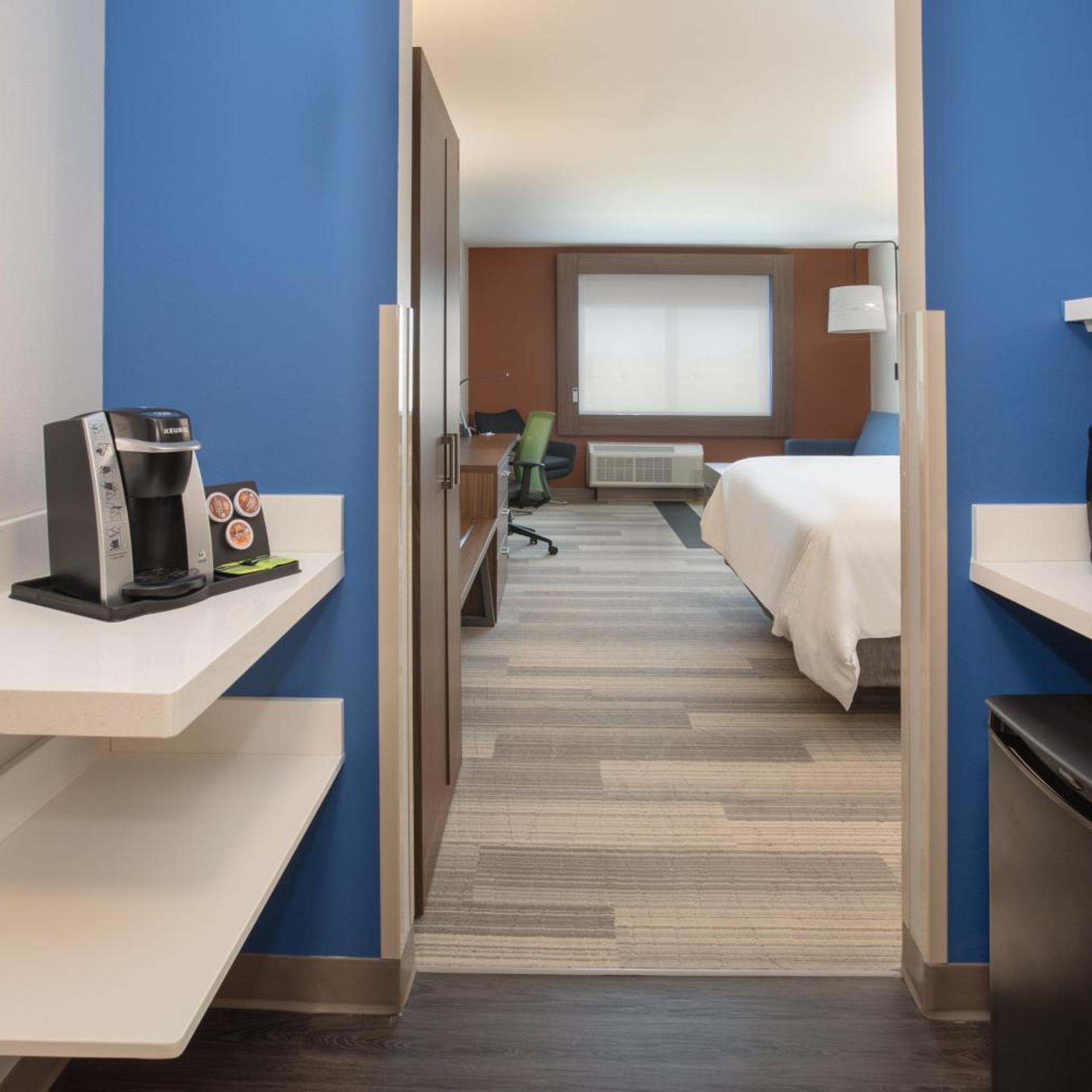 holiday inn express and suites dakota dunes event center
