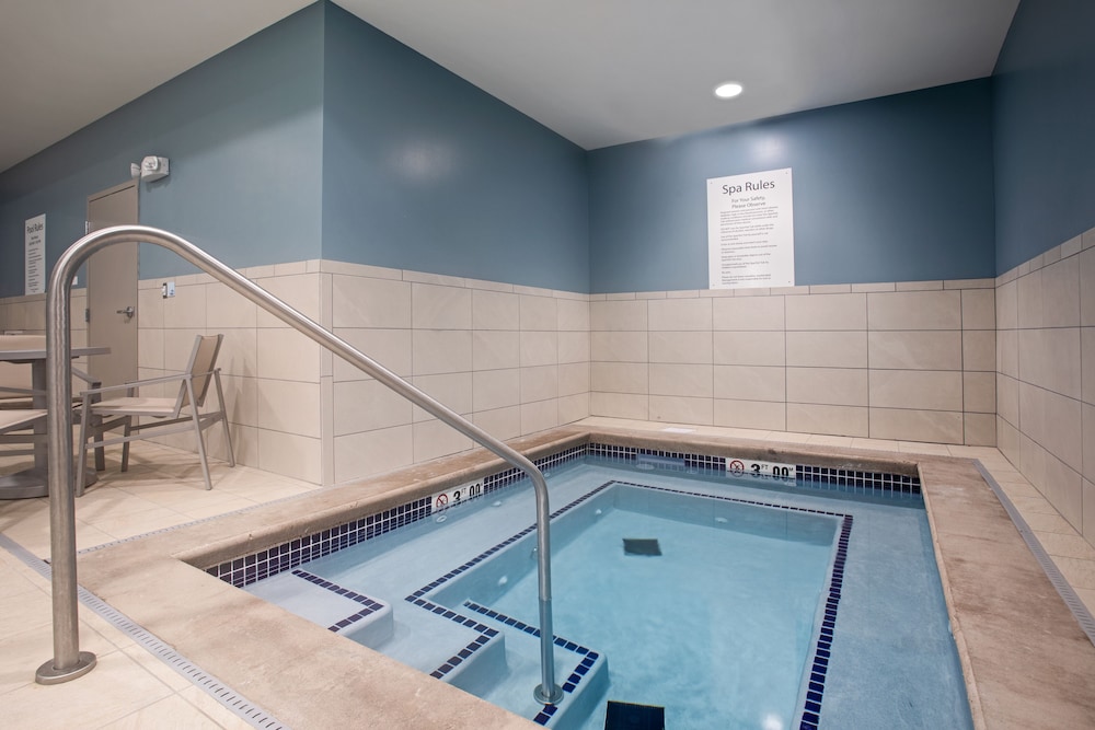 holiday inn express and suites dakota dunes event center