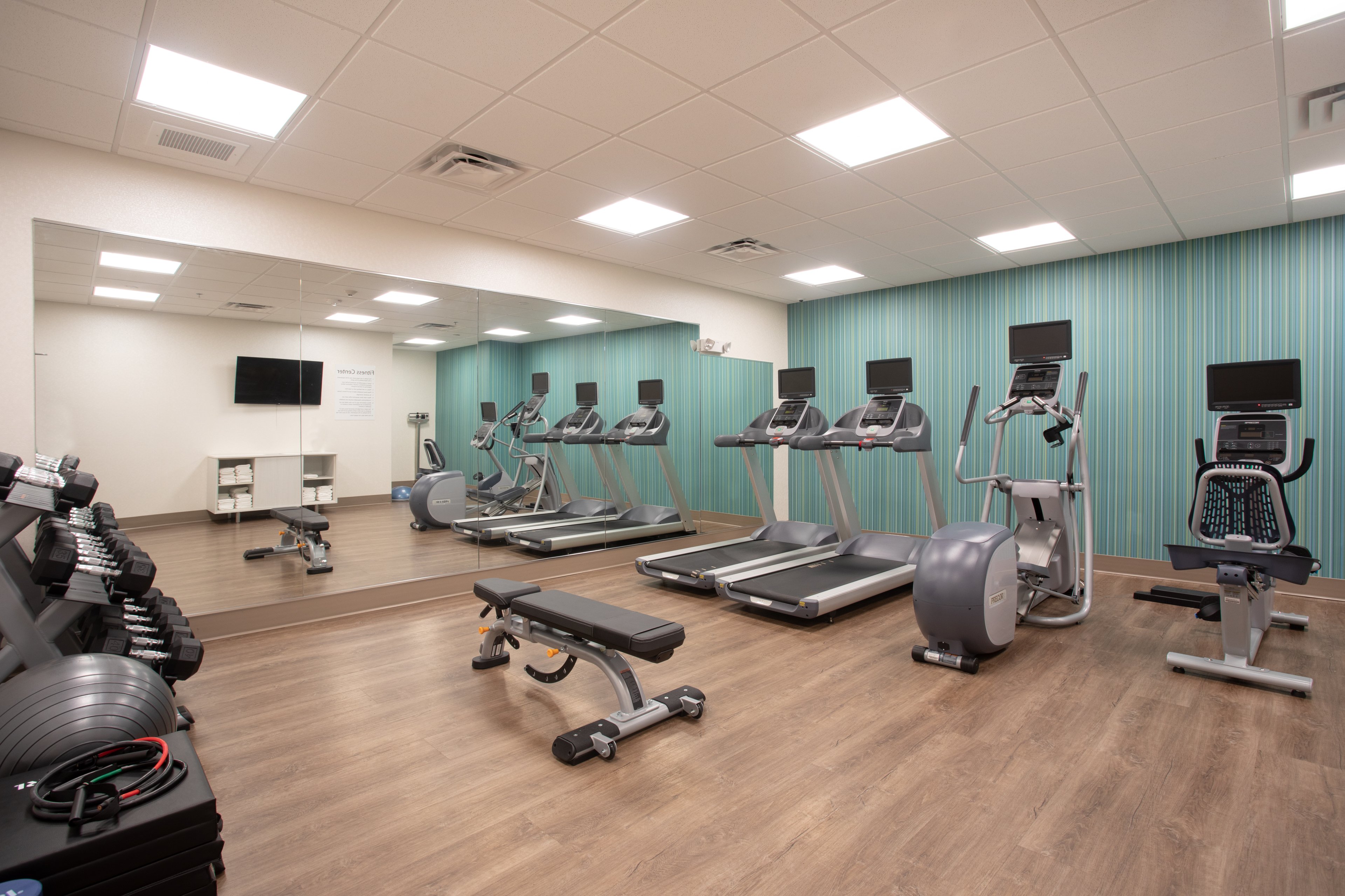 holiday inn express and suites dakota dunes event center
