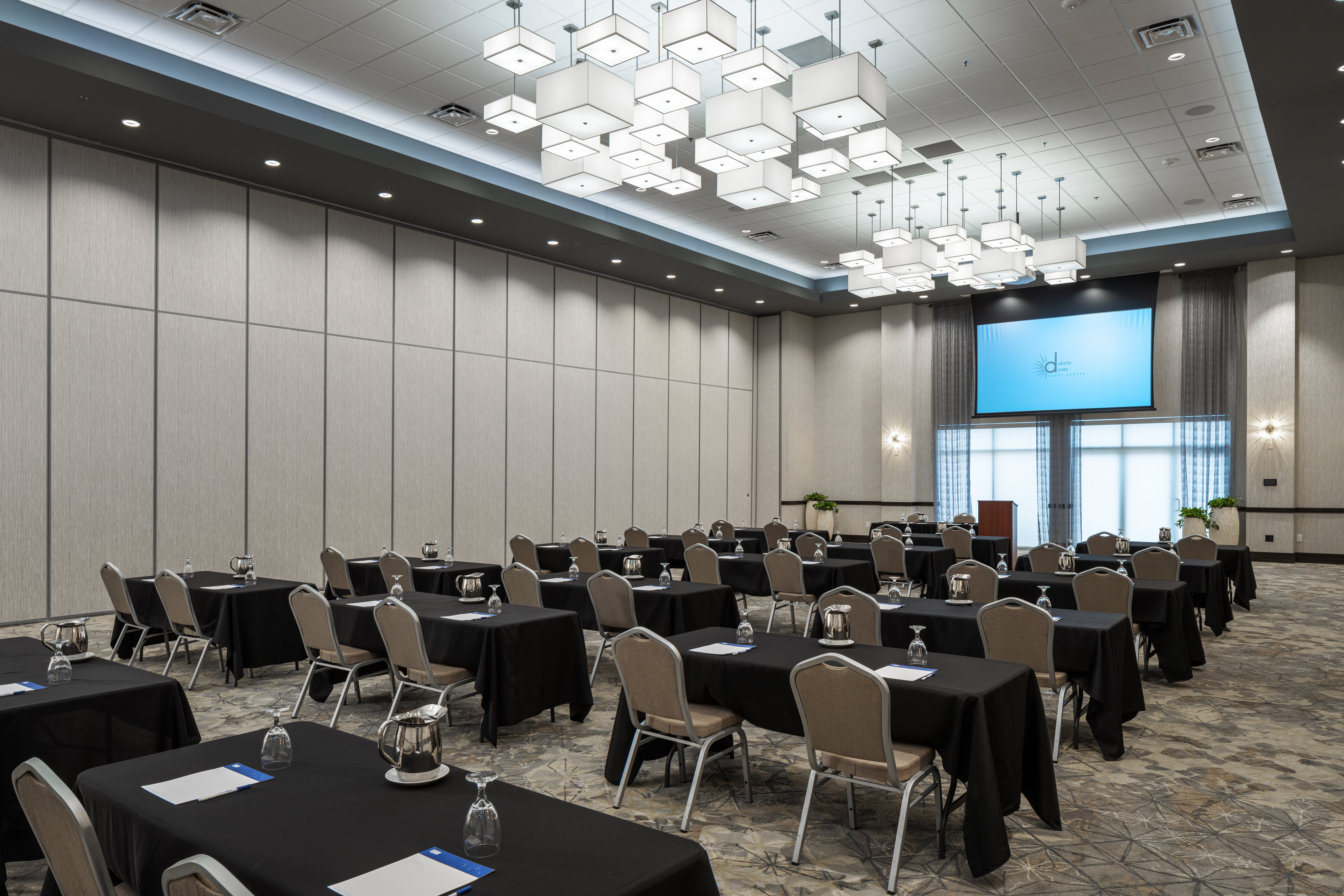 holiday inn express and suites dakota dunes event center