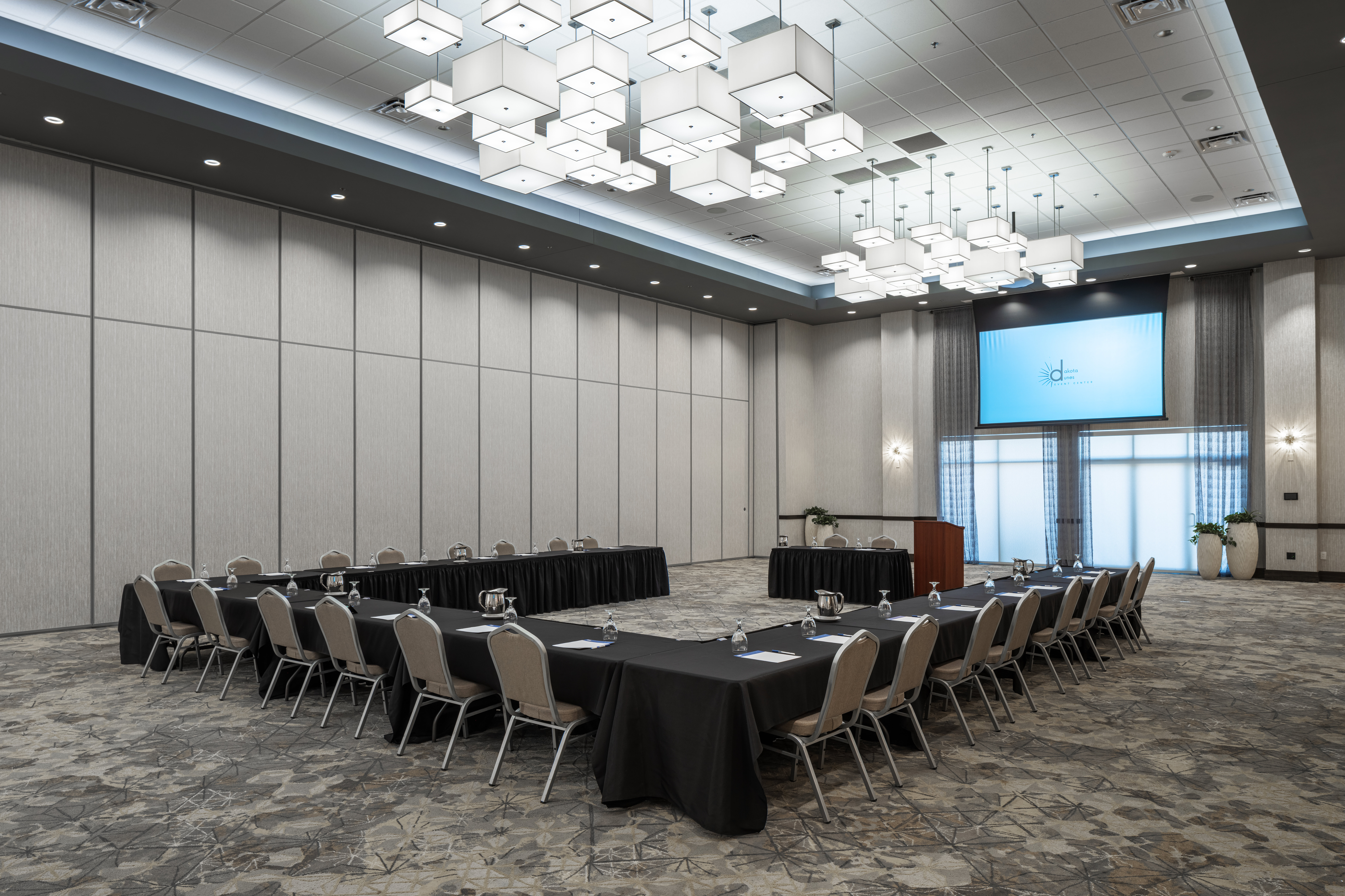 holiday inn express and suites dakota dunes event center
