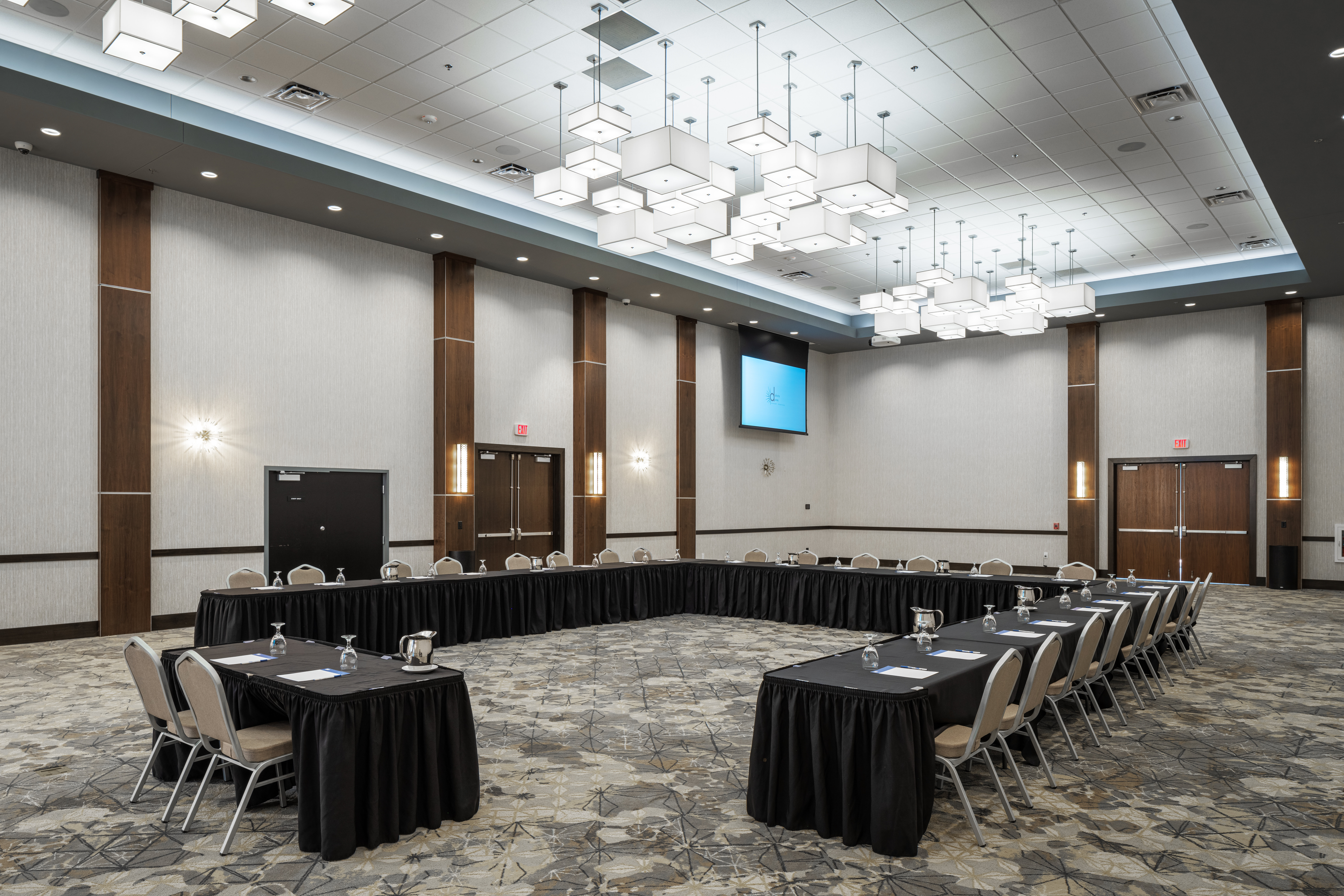 holiday inn express and suites dakota dunes event center
