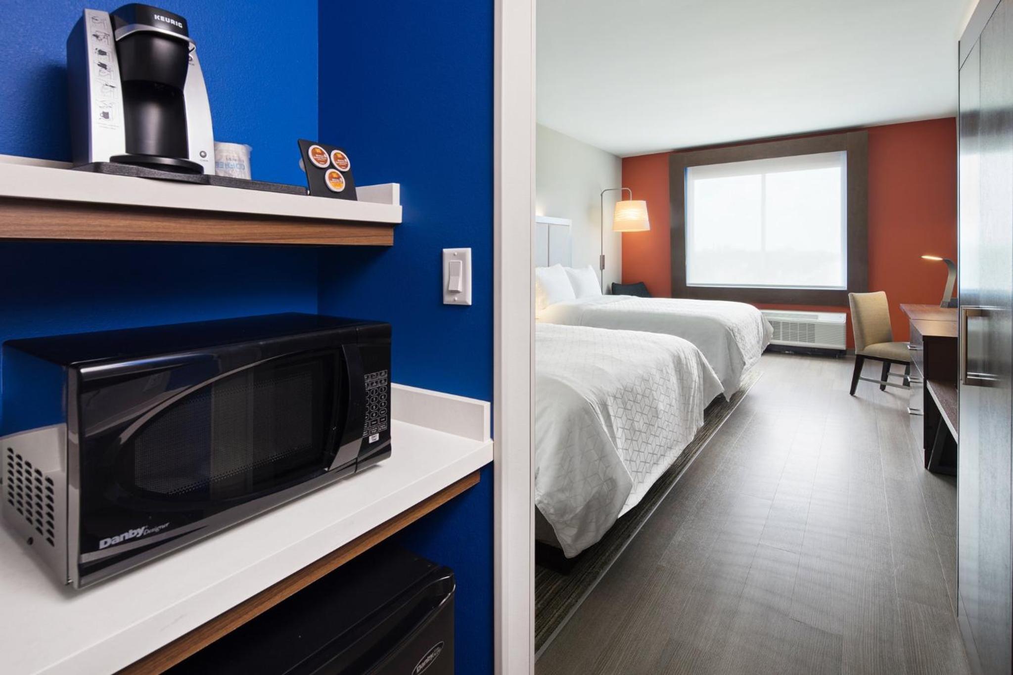 holiday inn express and suites lubbock central univ area
