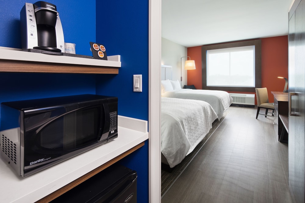 holiday inn express and suites lubbock central univ area