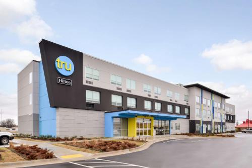 tru by hilton stuttgart ar