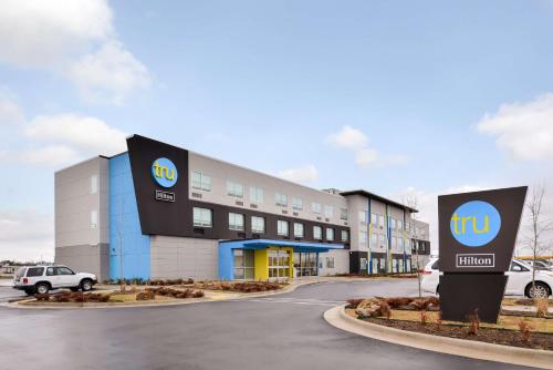 tru by hilton stuttgart ar