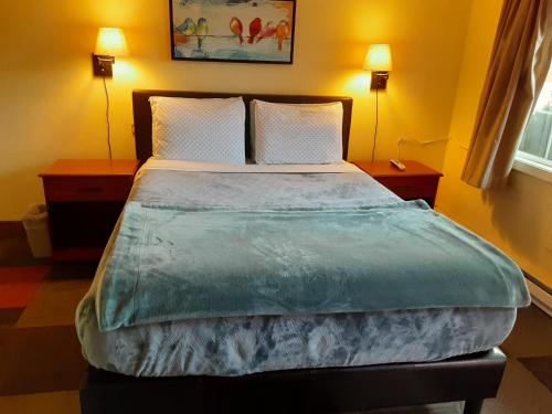 Shiny Motel,Copalis Beach>>Aberdeen,2 star