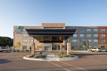 holiday inn express and suites kalamazoo west by ihg