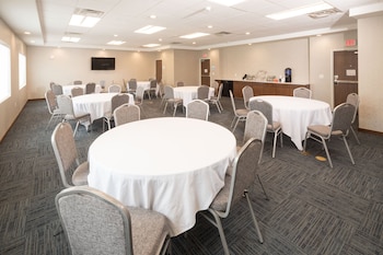 holiday inn express and suites kalamazoo west by ihg