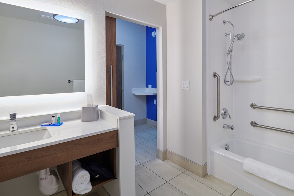holiday inn express and suites el paso east by ihg
