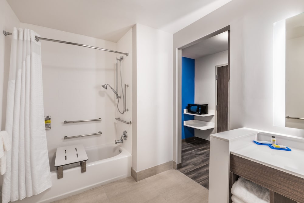 holiday inn express and suites lake havasu london bridge