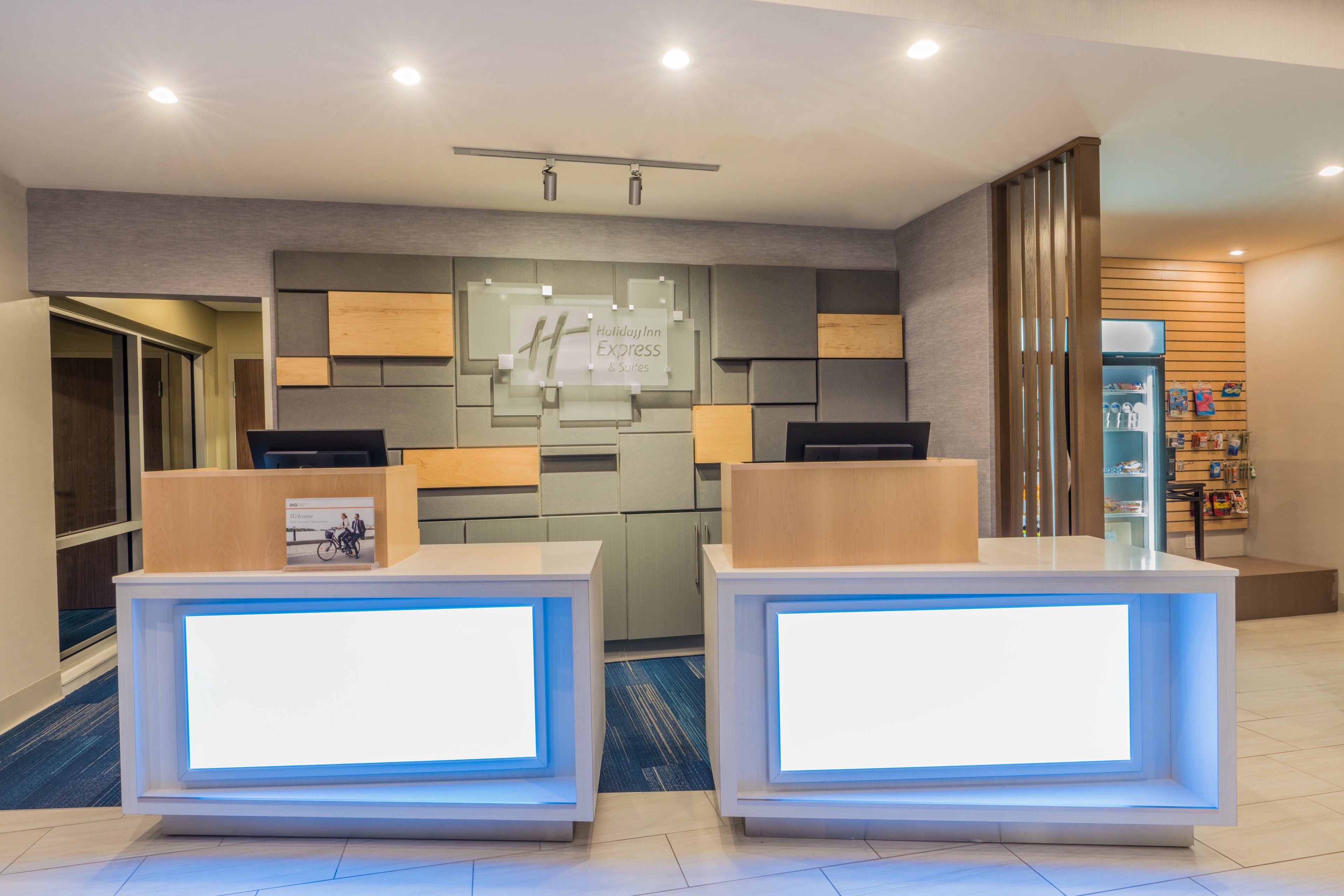 holiday inn express and suites lake havasu london bridge