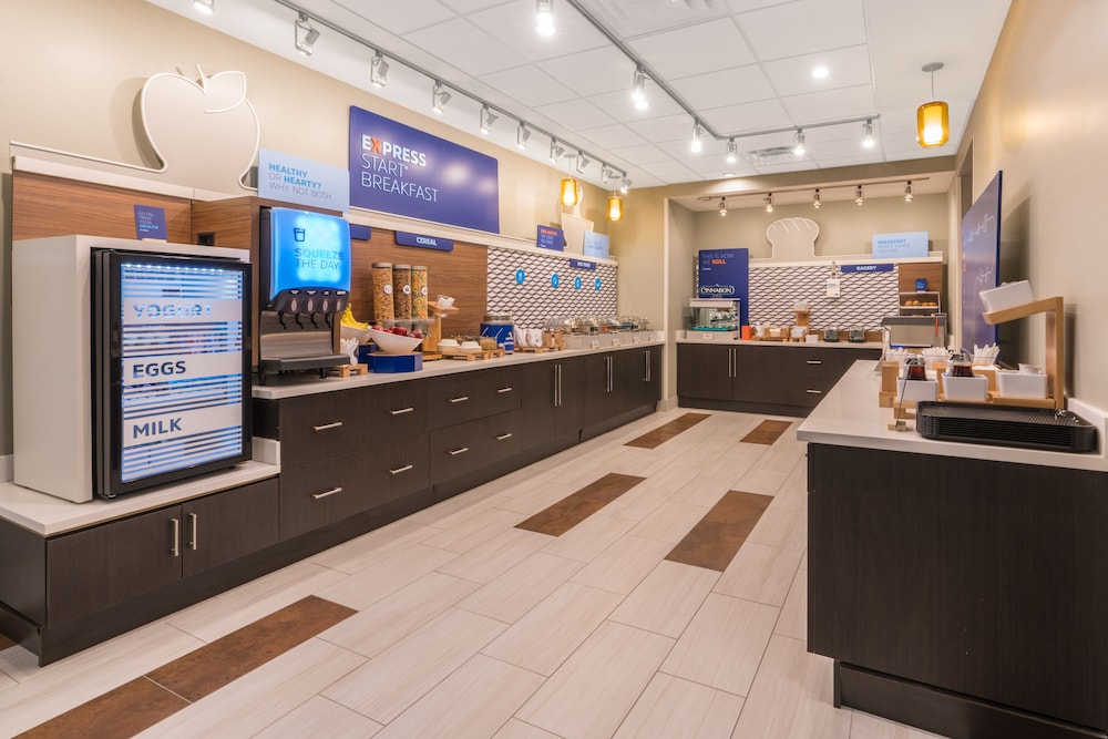 holiday inn express and suites lake havasu london bridge
