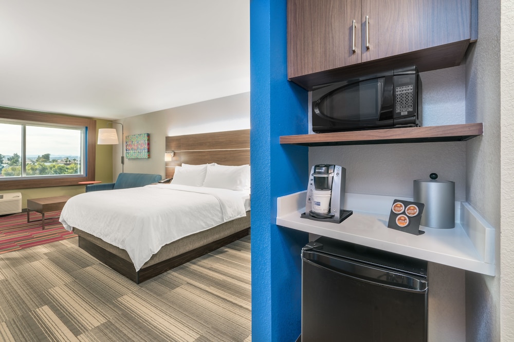 holiday inn express and suites lake havasu london bridge