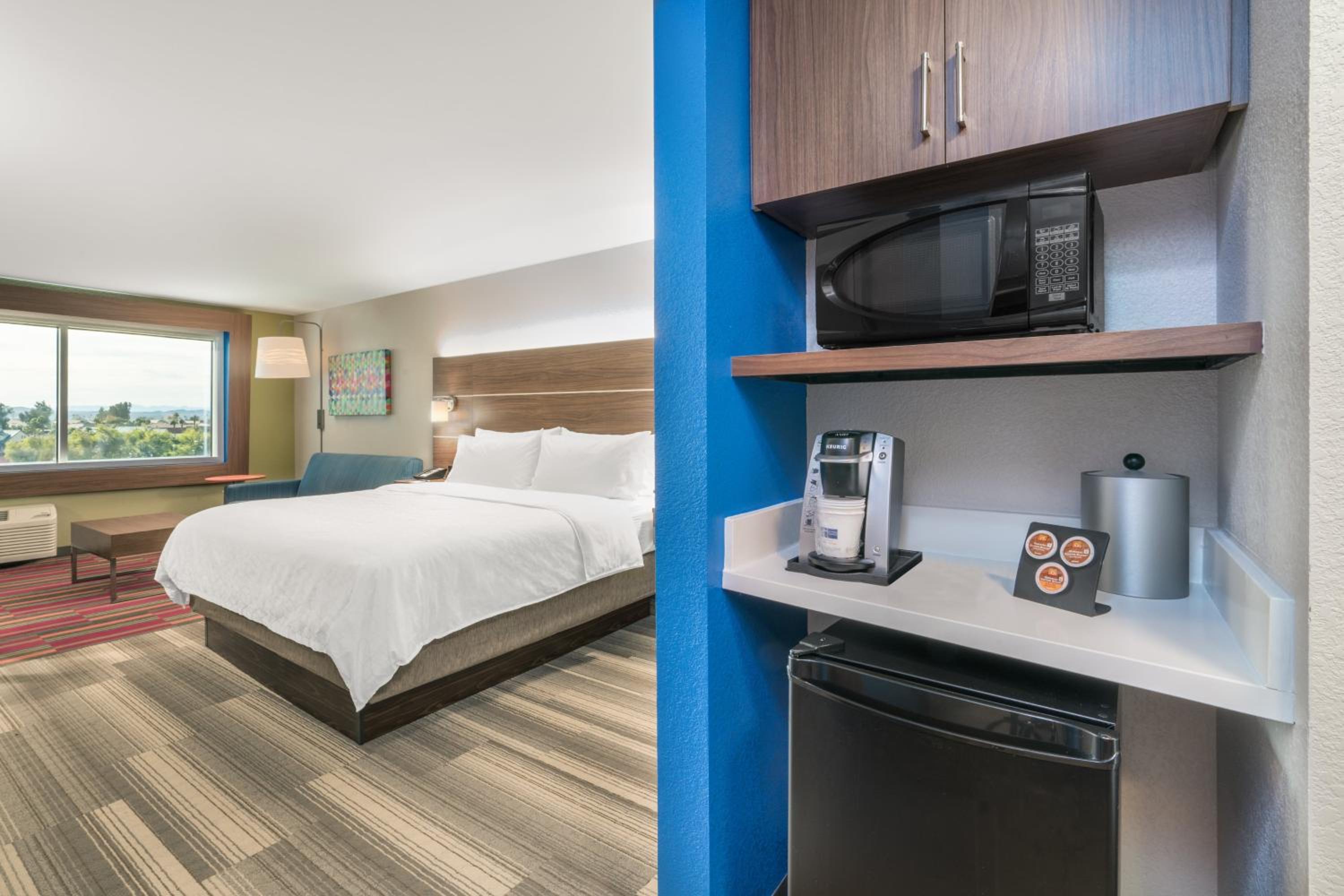 holiday inn express and suites lake havasu london bridge