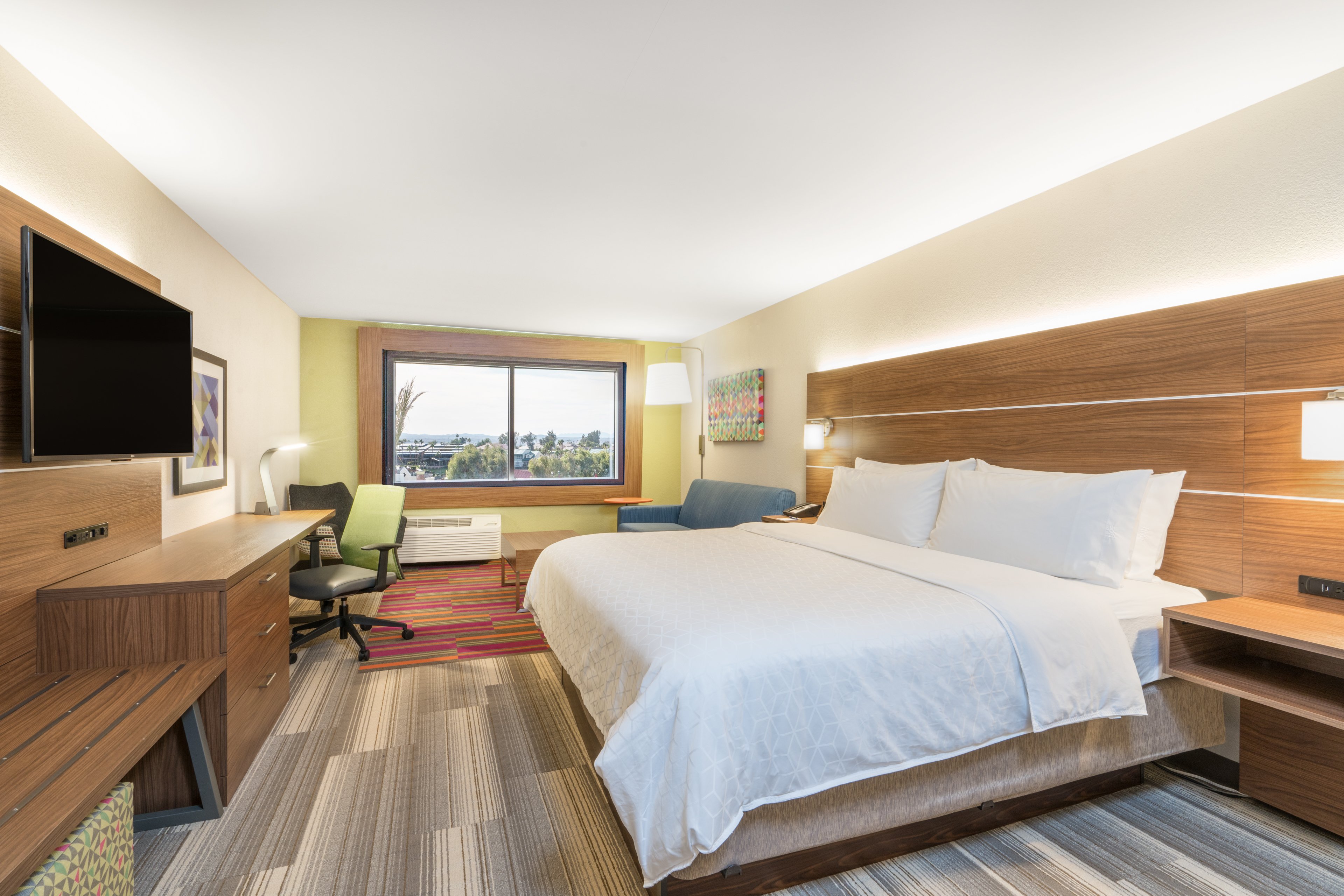 holiday inn express and suites lake havasu london bridge