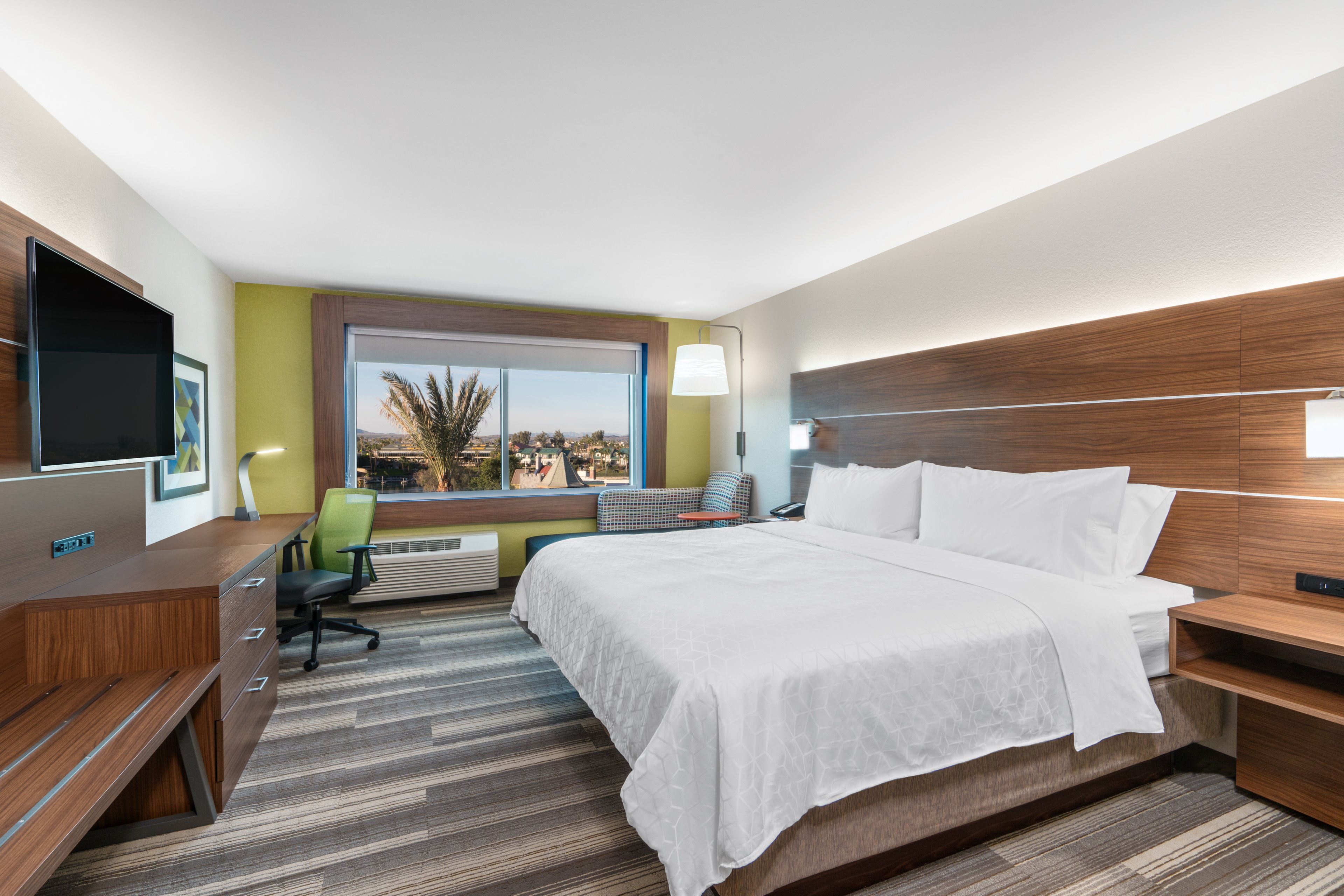 holiday inn express and suites lake havasu london bridge