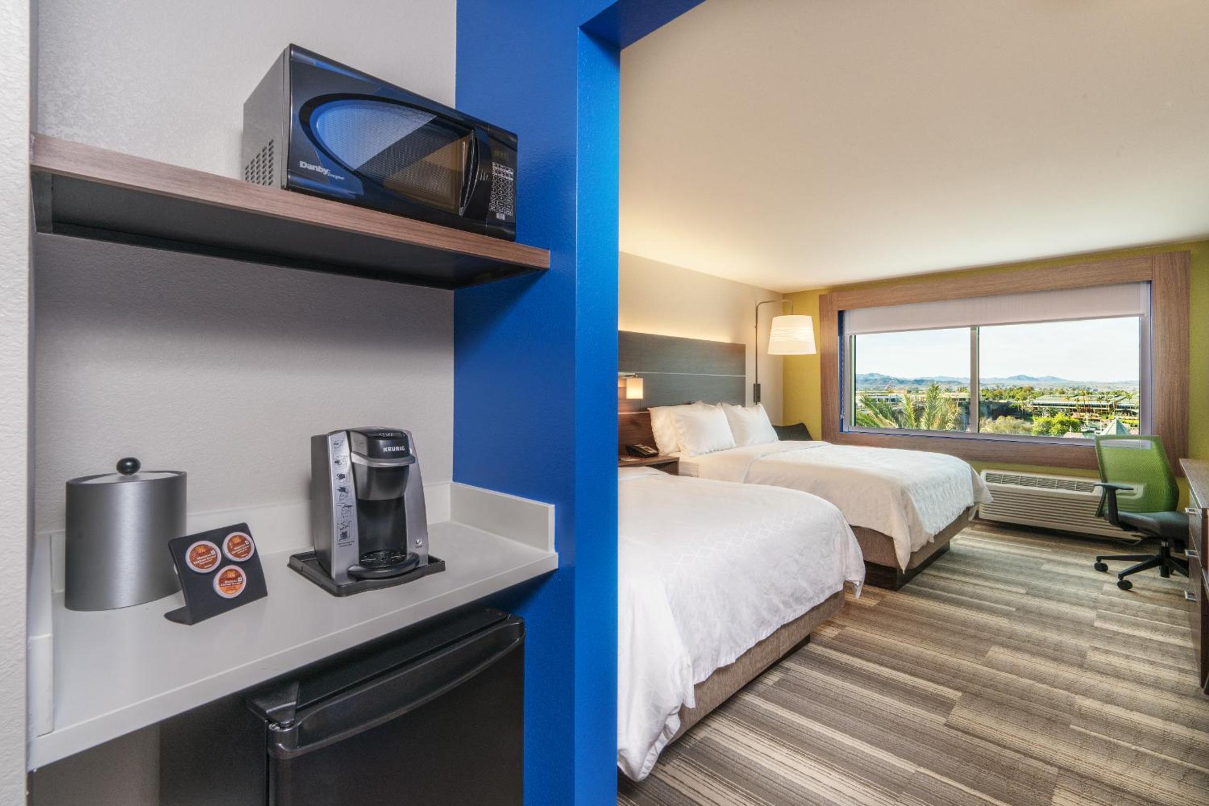 holiday inn express and suites lake havasu london bridge