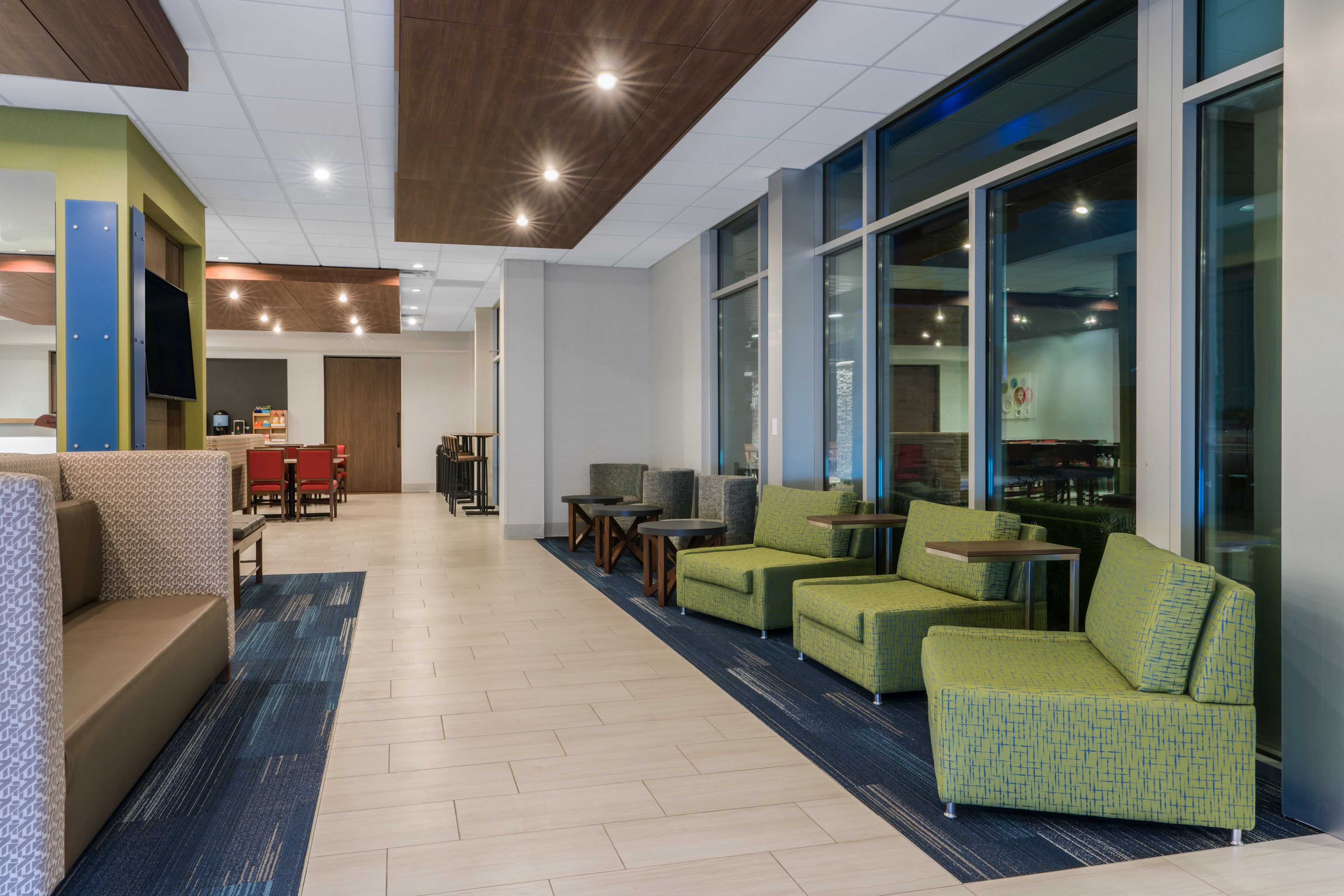 holiday inn express and suites lake havasu london bridge