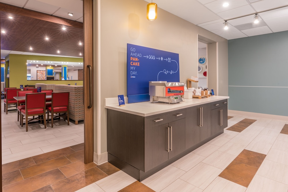 holiday inn express and suites lake havasu london bridge