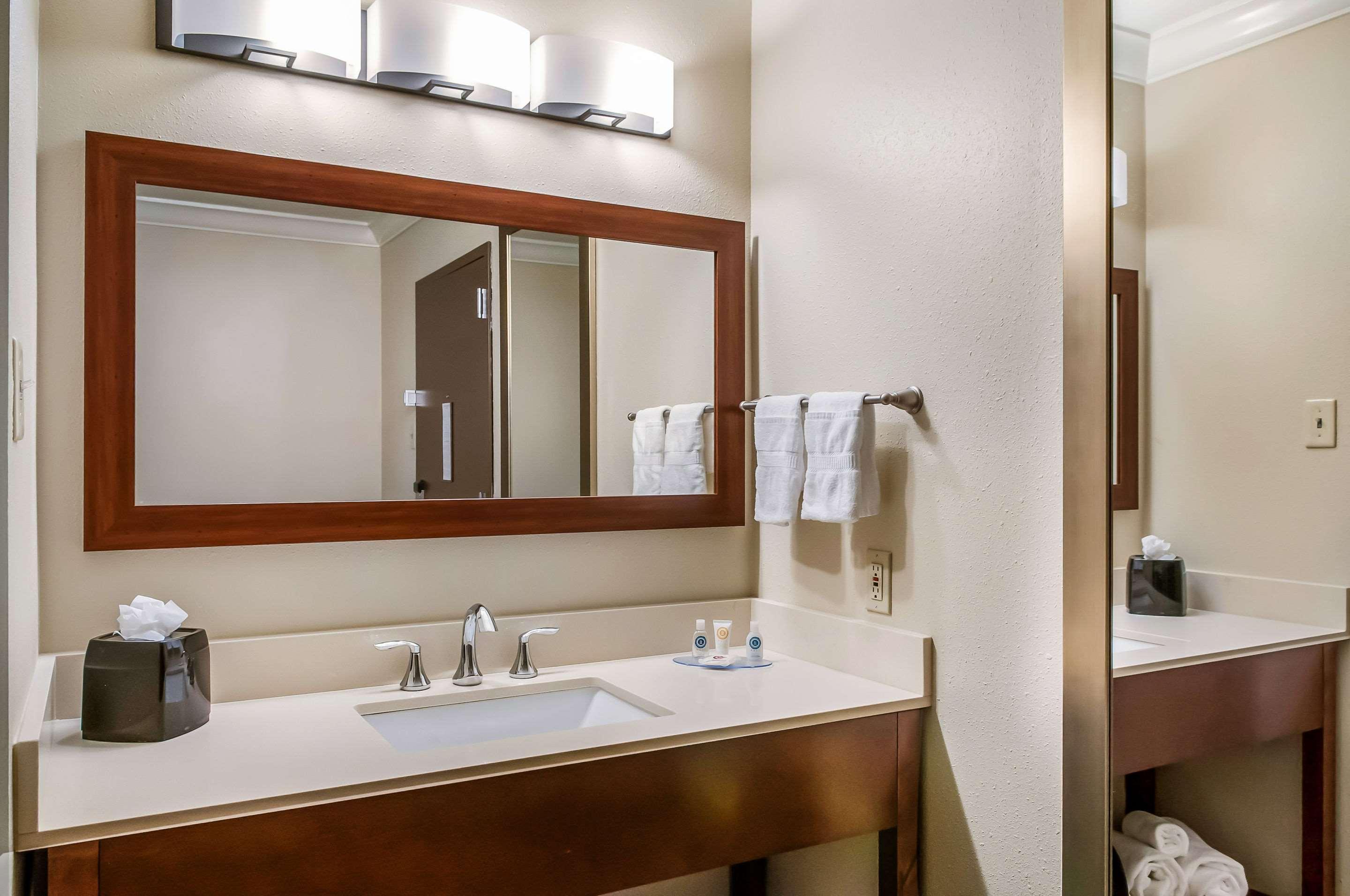 comfort inn and suites at copeland tower