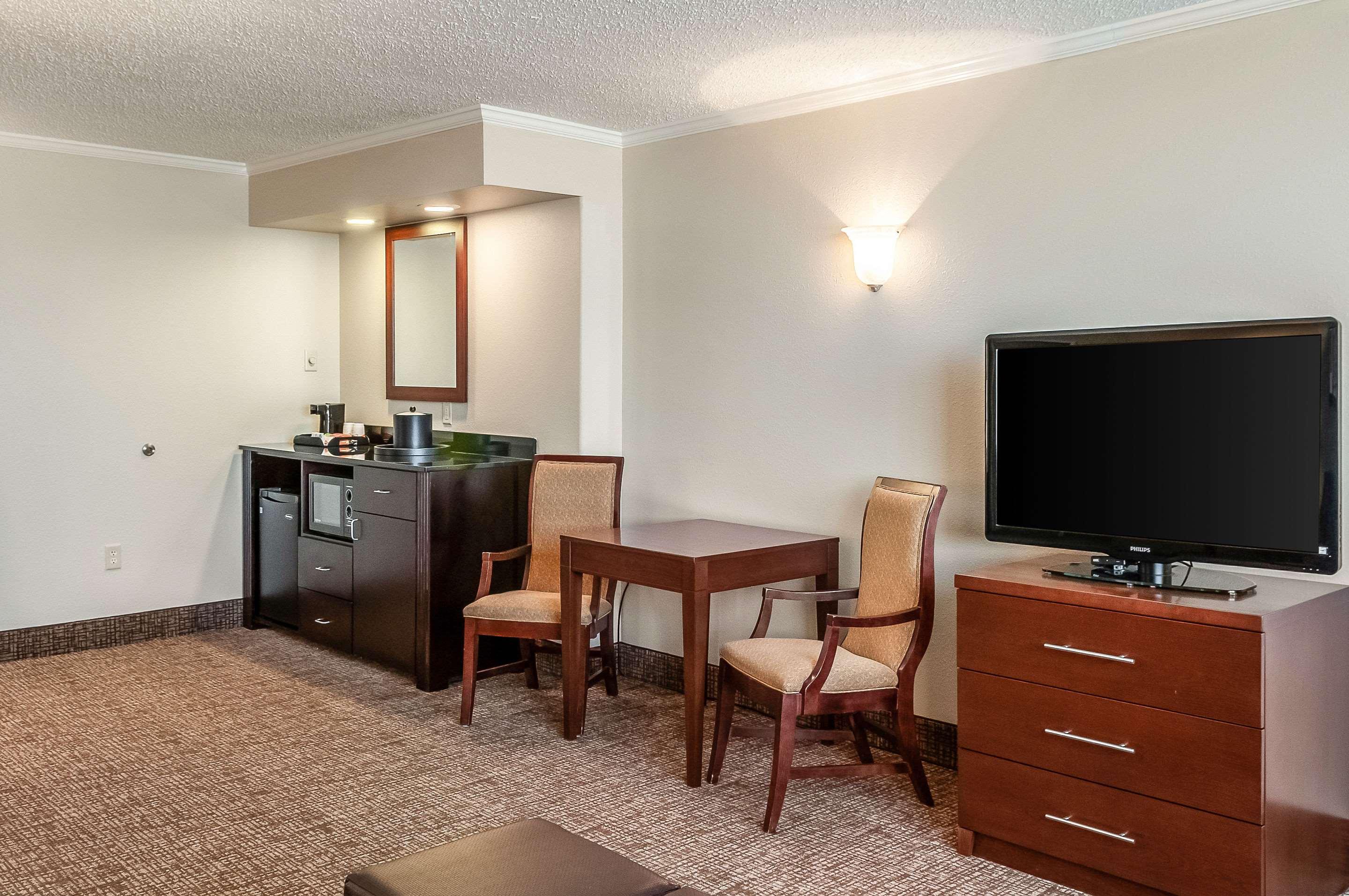comfort inn and suites at copeland tower