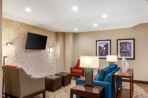 Comfort Inn & Suites At Copeland Tower,Jefferson>>Elmwood,3 star